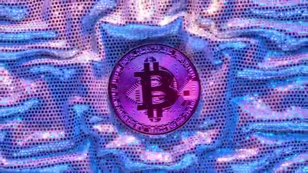 Kryptowährungskonzept Ein Goldener Bitcoin Umgeben Von Einem Glänzend Blauen Textil — Stockvideo