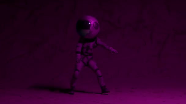 在迪斯科舞厅的背景下 网络朋克宇航员戴着一个大大的圆形镜像头盔跳舞 尼昂闪光的光 高质量的4K镜头 — 图库视频影像