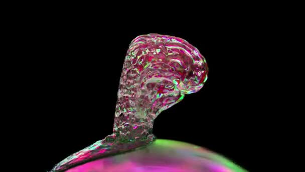 摘要概念 金刚石的大脑融化并扩散到金属球体上 黑色孤立的背景特写 3D动画无缝循环 高质量的4K镜头 — 图库视频影像