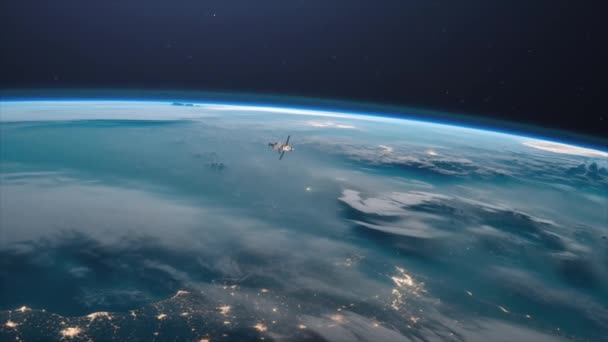 地球と宇宙船の眺め 国際宇宙ステーションは地球を周回している オープンスペースの衛星 3Dアニメーション 高品質4K映像 — ストック動画