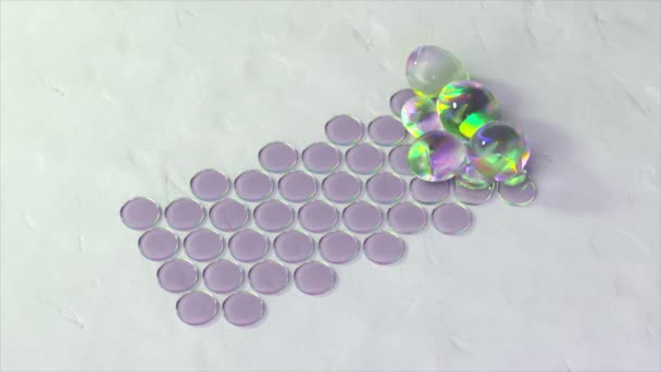 摘要概念 在圆形网格上膨胀含有绿色液体的透明气泡 3D动画 高质量的4K镜头 — 图库视频影像