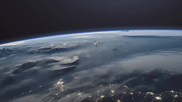 Κοντινή Θέα Ενός Διαστημοπλοίου Από Διάστημα Πλανήτης Στο Βάθος Σχέδιο — Φωτογραφία Αρχείου