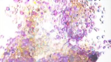 Beyaz arka planda kendiliğinden oluşan bir kasırgada su damlaları hareket eder. Su girdabı. Ağır çekim. Akış. Mavi mor sarı renk. Madde. 3D animasyon. Yüksek kalite 4k görüntü