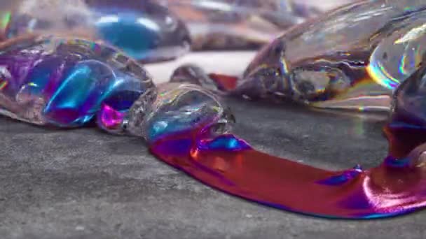 Soyut Kavram Şeffaf Yanardöner Kabarcıklar Metal Bir Şeritte Şişirilir Renk — Stok video