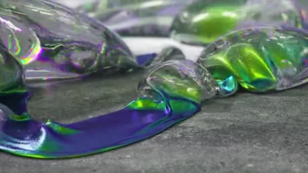 Абстрактное Понятие Прозрачные Переливающиеся Живые Пузыри Надуваются Тонкую Блестящую Зеленую — стоковое видео