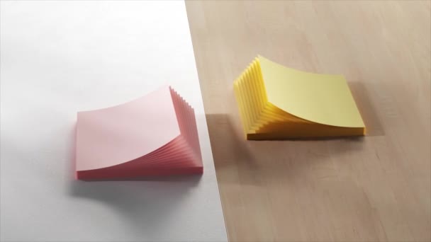 Κάτοψη Από Στοίβες Αυτοκόλλητων Γραφείου Χαρτικά Αυτοκόλλητο Χρωματιστό Χαρτί Ανοιχτή — Αρχείο Βίντεο