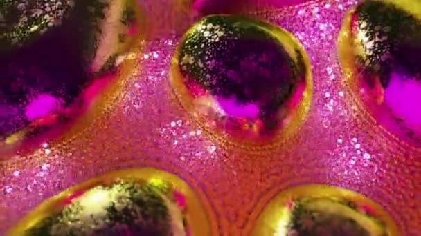 Поток Алмазных Светящихся Пузырей Цветные Металлические Предметы Розовое Золото Фиолетового — стоковое видео