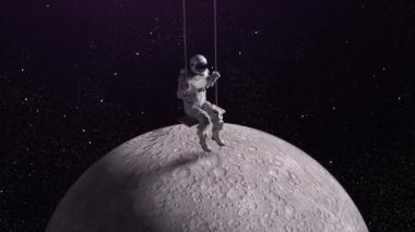 Astronot açık alanda salıncakta sallanıyor. Ay aşağıda. Arka planda yıldızlı gökyüzü. Kusursuz döngünün 3d animasyonu.