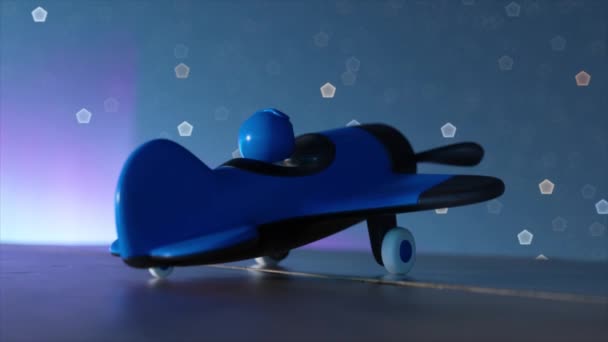 Niebieski Samolot Zabawkowy Dla Chłopców Pilotem Środku Drewnianym Stole Kosmiczne — Wideo stockowe