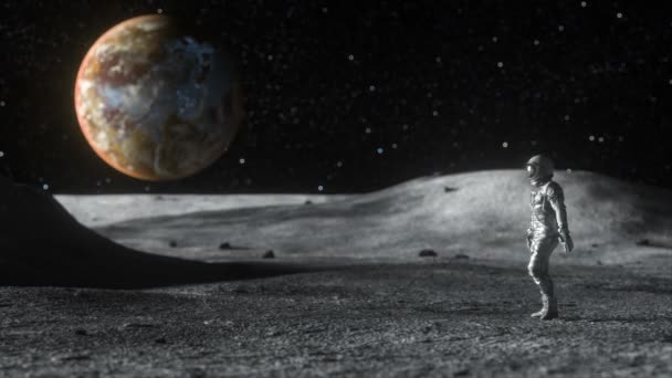 Een Astronaut Gedetailleerde Ruimtekleding Staat Een Maanoppervlak Observeert Het Adembenemende — Stockvideo