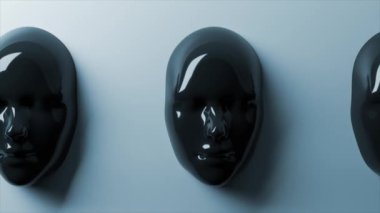 Üç boyutlu animasyondaki parlak siyah maskeler, serin mavi arkaplana karşı yansıtıcı yüzeyleriyle bir muamma havası yaratıyor.