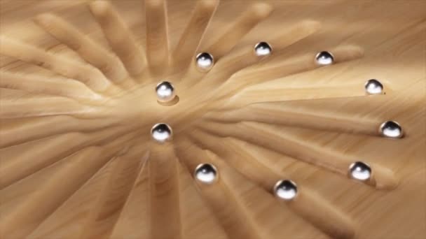 Lazo Inconsútil Esferas Plateadas Reflectantes Sobre Una Textura Madera Contrayendo — Vídeos de Stock