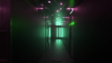 Neon ışıkları ve duman