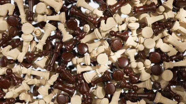 Tahta satranç taşlarının saf beyaz yüzeyde birikmesi ve birikmesi dinamik yerçekimi hareketi ile stratejik bozuklukları gösteriyor.