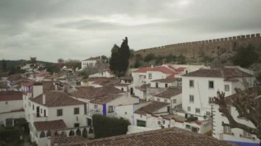 Ortaçağ şehri Obidos, Portekiz. Şehrin çatıları panorama manzaralı. Yüksek kalite 4K görüntü