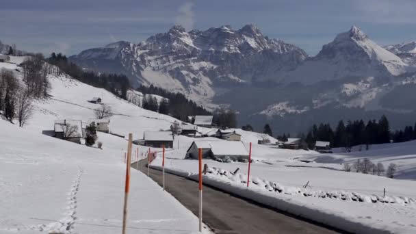 Зимняя Панорама Швейцарских Альп Покрытых Снегом Солнечный День Нафельс Швейцария — стоковое видео