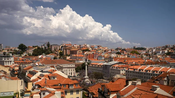 Lizbon, Portekiz - 25 Mayıs 2023: ortasında Rossio Meydanı olan Lizbon Eski Şehri 'nin havadan görünüşü. Yüksek kalite fotoğraf