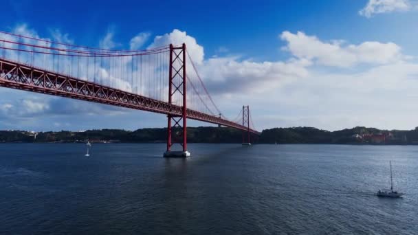 Вид Воздуха Мост Ponte Abril Через Реку Тагус Лиссабоне Португалия — стоковое видео