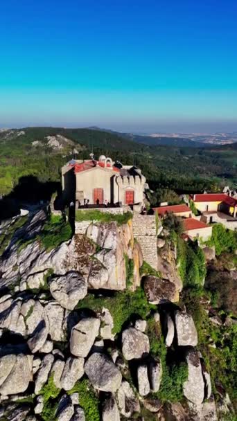 Tiro Aéreo Vertical Volando Por Santuario Peninha Sintra Portugal Imágenes — Vídeos de Stock
