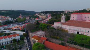Lizbon, Portekiz 'deki şehrin insansız hava aracı görüntüsü. Yüksek kalite 4K görüntü