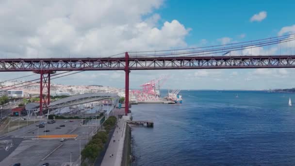 Lizbon Portekiz Deki Abril Köprüsü Nün Havadan Görüntüsü Köprü Lizbon — Stok video
