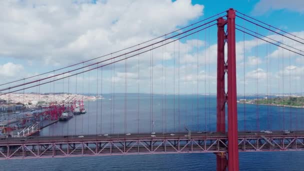 Luftaufnahme Der Abril Brücke Lissabon Portugal Die Brücke Verbindet Die — Stockvideo
