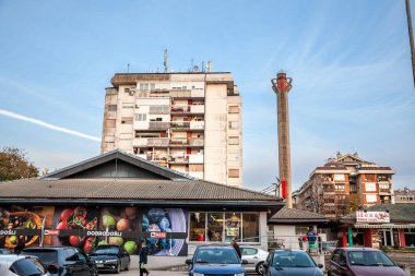 BELGRAD, SERBIA - NOVEMBER 14, 2021: Sırbistan 'ın başlıca ekonomik sembollerinden biri olan delhaize' in bir parçası olan Maxi, Obrenovac 'ta, tipik bir Doğu Avrupa ortamında, bir Sırp süpermarketinde seçici bulanıklık