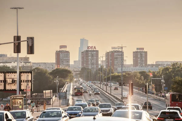 Belgrade Serbia 2022年7月19日 在日落期间 在污染严重的繁忙时间 Brankov Most桥上的车辆和其他车辆的交通堵塞 贝尔格莱德是塞尔维亚的首都 — 图库照片