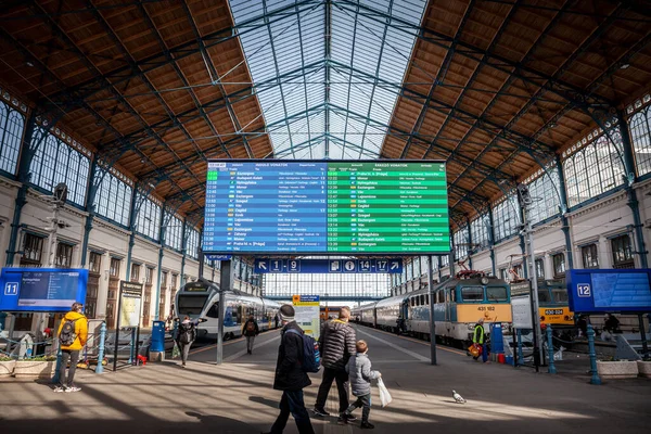 Budapest Hungary February 2022 Головна Платформа Залізничного Вокзалу Будапешті Nyugati — стокове фото
