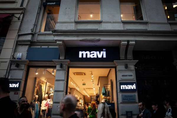 Istanbul Turquía Mayo 2022 Desenfoque Selectivo Logotipo Mavi Jeans Boutique — Foto de Stock