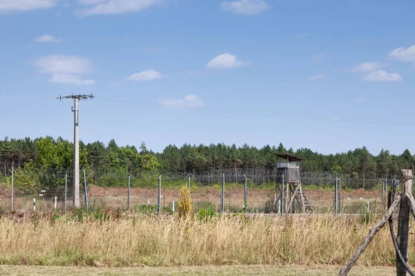 Stock image Border between Serbia and Hungary bewtween Kelebia and Tompa, with a watchtower and the Hungarian border fence. This wall was built in 2015 to stop the refugees passing through Serbia & Balkans Route