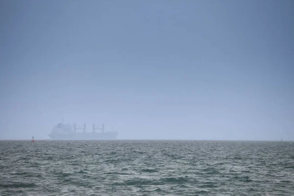 Forme Bateau Citerne Qui Évanouit Disparaît Dans Brume Smog Mauvais — Photo