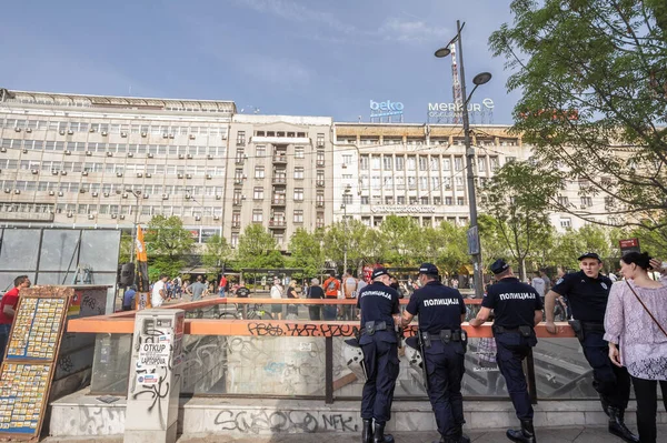 Belgrade Serbia April 2018 Vier Servische Politieagenten Patrouilleren Belgrado Servische — Stockfoto