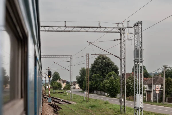 Elektrikli Bir Banliyö Treninin Penceresinden Görülen Çürüyen Demiryolu Altyapısı Lazarevac — Stok fotoğraf