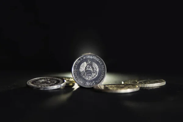 Selektive Unschärfen Auf Münzen Transnistrischer Rubel Mit Dem Sowjetischen Wappen — Stockfoto