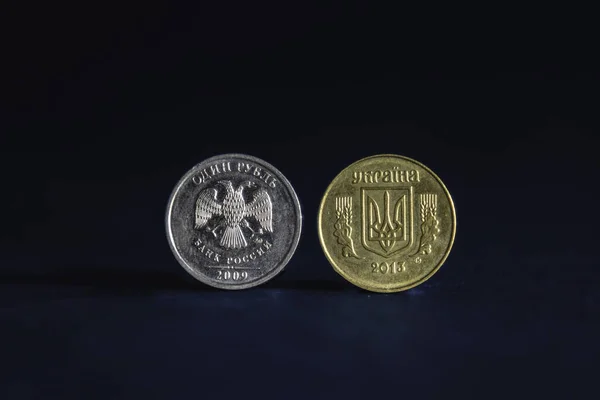 Selektive Unschärfe Auf Einer Ein Rubel Münze Mit Der Erwähnung — Stockfoto