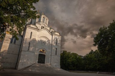 Sırbistan 'ın Topola kentindeki Oplenac Mozolesi. Ayrıca Aziz George Kilisesi olarak da adlandırılan kilisede, Karacorceviç hanedanının Yugoslav krallarının kalıntıları yer alıyor..