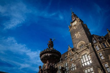 Wuppertal 'lı Rathaus Elberfeld' in ana cephesi. Eski belediye binası, Wupprteral, NRW, Almanya 'nın büyük bir simgesi..