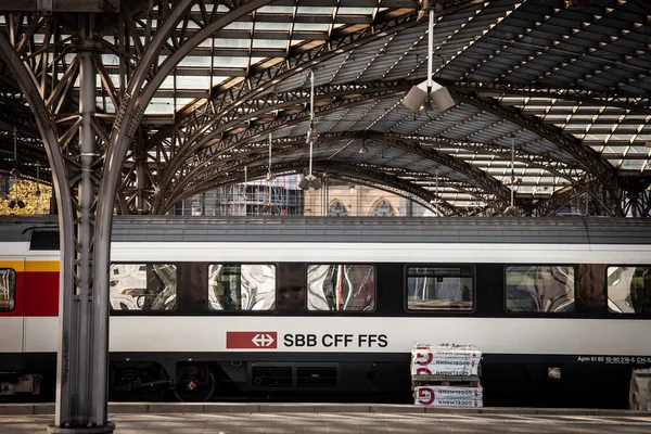 Cologne Alemania Noviembre 2022 Tren Pasajeros Con Logotipo Los Ferrocarriles — Foto de Stock