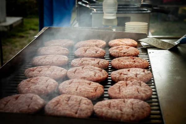 Selective Blur Hamburgers Grill Barbecue Patties Beef Patty Grilling Being — Stock Photo, Image