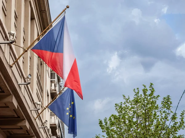Vlajky Evropské Unie České Republiky Vzdávají Společně Českém Hlavním Městě — Stock fotografie