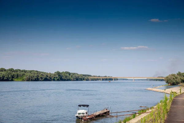 Вибірковий Фокус Невеликому Човні Річці Дунай Річці Сербія Хорватія Паланкарським — стокове фото