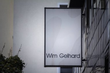 DORTMUND, ALMANY - 8 Kasım 2022: Dortmund için mağazalarında Wim Gelhard logosu. Wim Gelhard bir Alman mobilya ve iç tasarım lüks markasıdır..