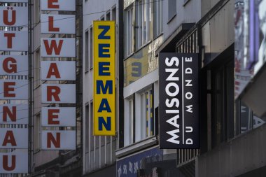 DORTMUND, ALMANY - 5 Kasım 2022: Dortmund için mağazalarında Maisons du monde logosu. Maisons du Monde, Fransız mağaza zinciri..