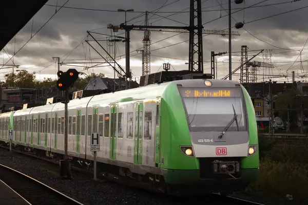 Dusseldorf Jermany November 2022 Pemburaman Selektif Pada Kereta Api Bahn Stok Gambar