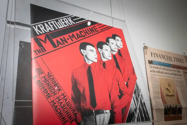 Belgrade Serbia Februari 2024 Kraftwerk Man Machine Record Zijn Album Stockafbeelding