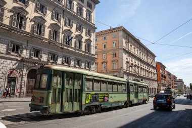 Roma, İtalya - 15 Haziran 2024 Roma Tramvayı Şehir Merkezi. ATAC tarafından yönetilen, Roma 'da ulaşım ve toplu taşımanın önemli bir unsurudur..