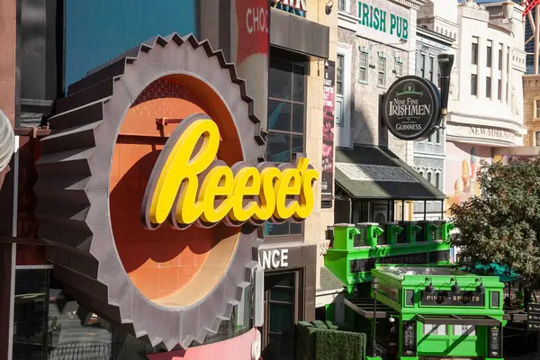 stock image LAS VEGAS - AUGUST 18, 2024: Reese's logo displayed on a store in Las Vegas. Reese's Peanut Butter Cups is an american candy of chocolate and peanut butter produced by Hershey's.