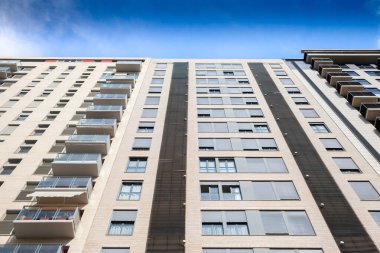 Valencia, İspanya 'da modern konut kuleleri yükseliyor ve bu canlı Akdeniz şehrinde çağdaş mimari ve dinamik emlak piyasasını gözler önüne seriyor..