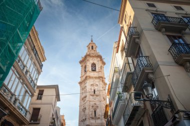 El miguelete, ya da Micalet Kulesi, ya da Valencia Katedrali 'nin ünlü çan kulesi Torre del Micalet İspanya' nın Valencia şehrinde yükselir. Büyük bir simge ve Valencia 'nın sembolü..